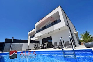 Haus - Verkauf - ŠIBENSKO-KNINSKA - VODICE - VODICE