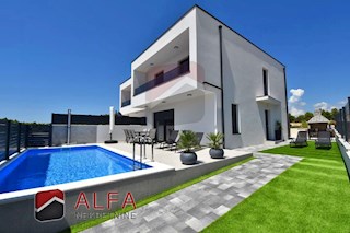 Haus - Verkauf - ŠIBENSKO-KNINSKA - VODICE - VODICE