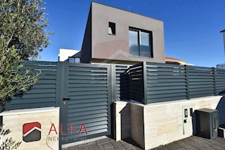 Haus - Verkauf - ŠIBENSKO-KNINSKA - VODICE - VODICE