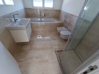 Haus - Verkauf - ŠIBENSKO-KNINSKA - VODICE - VODICE