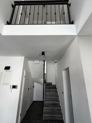 Haus - Verkauf - ŠIBENSKO-KNINSKA - VODICE - VODICE