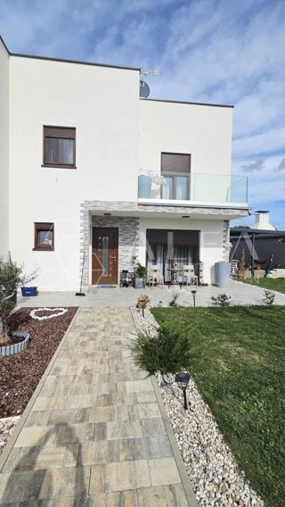 Haus - Verkauf - ISTARSKA - KAŠTELIR - LABINCI - LABINCI