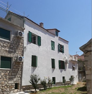 Kuća - Prodaja - SPLITSKO-DALMATINSKA - KAŠTELA - KAŠTEL LUKŠIĆ