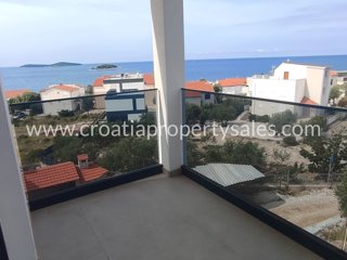 Flat - Sale - ŠIBENSKO-KNINSKA - ROGOZNICA - ROGOZNICA