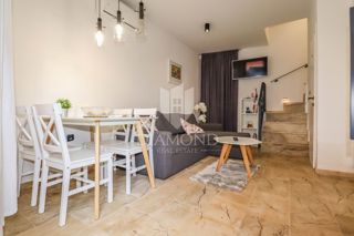 Haus - Verkauf - ISTARSKA - ROVINJ - ROVINJ