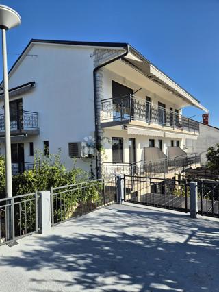 Haus - Verkauf - PRIMORSKO-GORANSKA - CRIKVENICA - DRAMALJ