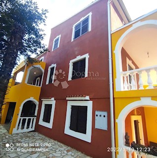 Haus - Verkauf - ISTARSKA - ROVINJ - ROVINJ