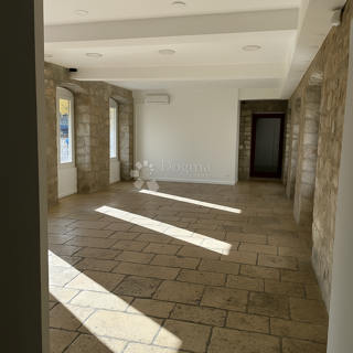 Poslovni prostor - Najam - SPLITSKO-DALMATINSKA - SPLIT - GRAD