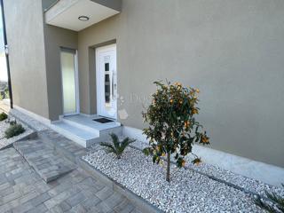 Haus - Verkauf - ŠIBENSKO-KNINSKA - TRIBUNJ - TRIBUNJ