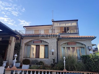 Haus - Verkauf - ISTARSKA - PULA - PULA