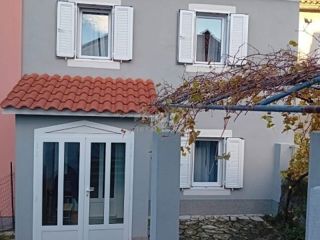 Haus - Verkauf - PRIMORSKO-GORANSKA - KRK - OMIŠALJ