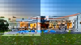 Haus - Verkauf - ISTARSKA - ROVINJ - ROVINJ