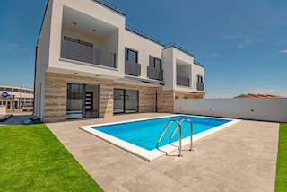 Haus - Verkauf - ŠIBENSKO-KNINSKA - VODICE - VODICE