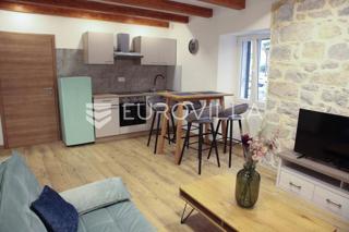 Haus - Verkauf - SPLITSKO-DALMATINSKA - SPLIT - DOBRI