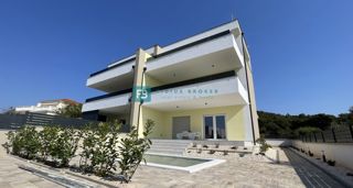 Haus - Verkauf - ŠIBENSKO-KNINSKA - TRIBUNJ - TRIBUNJ