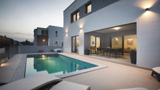 Haus - Verkauf - ISTARSKA - PULA - PULA