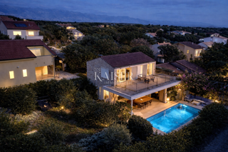 Haus - Verkauf - LIČKO-SENJSKA - NOVALJA - POTOČNICA