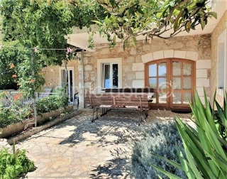 Haus - Verkauf - SPLITSKO-DALMATINSKA - JELSA - IVAN DOLAC