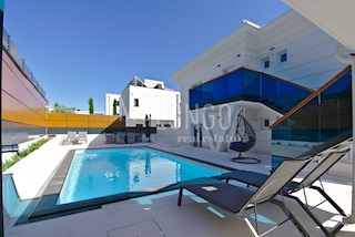 Haus - Verkauf - PRIMORSKO-GORANSKA - CRIKVENICA - CRIKVENICA