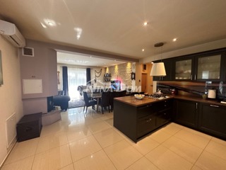 Haus - Verkauf - ZADARSKA - BIBINJE - BIBINJE