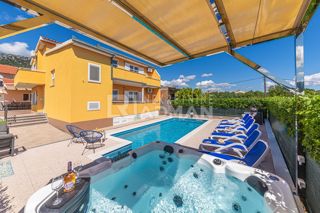 Haus - Verkauf - SPLITSKO-DALMATINSKA - KAŠTELA - KAŠTEL LUKŠIĆ