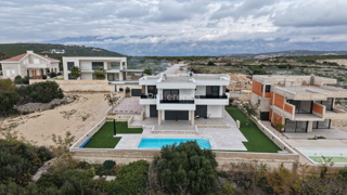 Haus - Verkauf - LIČKO-SENJSKA - NOVALJA - NOVALJA