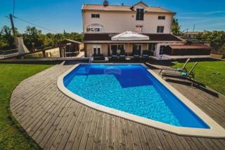 Haus - Verkauf - ISTARSKA - ROVINJ - ROVINJ