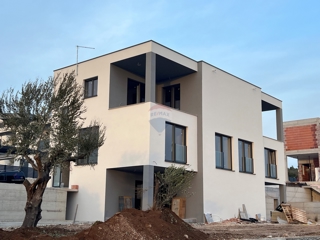 Haus - Verkauf - ŠIBENSKO-KNINSKA - VODICE - VODICE