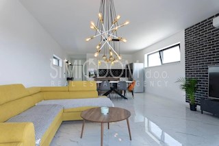 Haus - Verkauf - SPLITSKO-DALMATINSKA - MARINA - VINIŠĆE