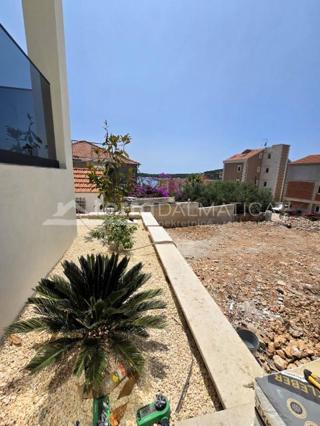 Flat - Sale - ŠIBENSKO-KNINSKA - ROGOZNICA - ROGOZNICA