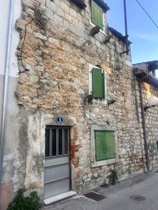 Haus - Verkauf - SPLITSKO-DALMATINSKA - KAŠTELA - KAŠTEL LUKŠIĆ