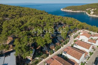 Land - Sale - SPLITSKO-DALMATINSKA - BRAČ - MILNA