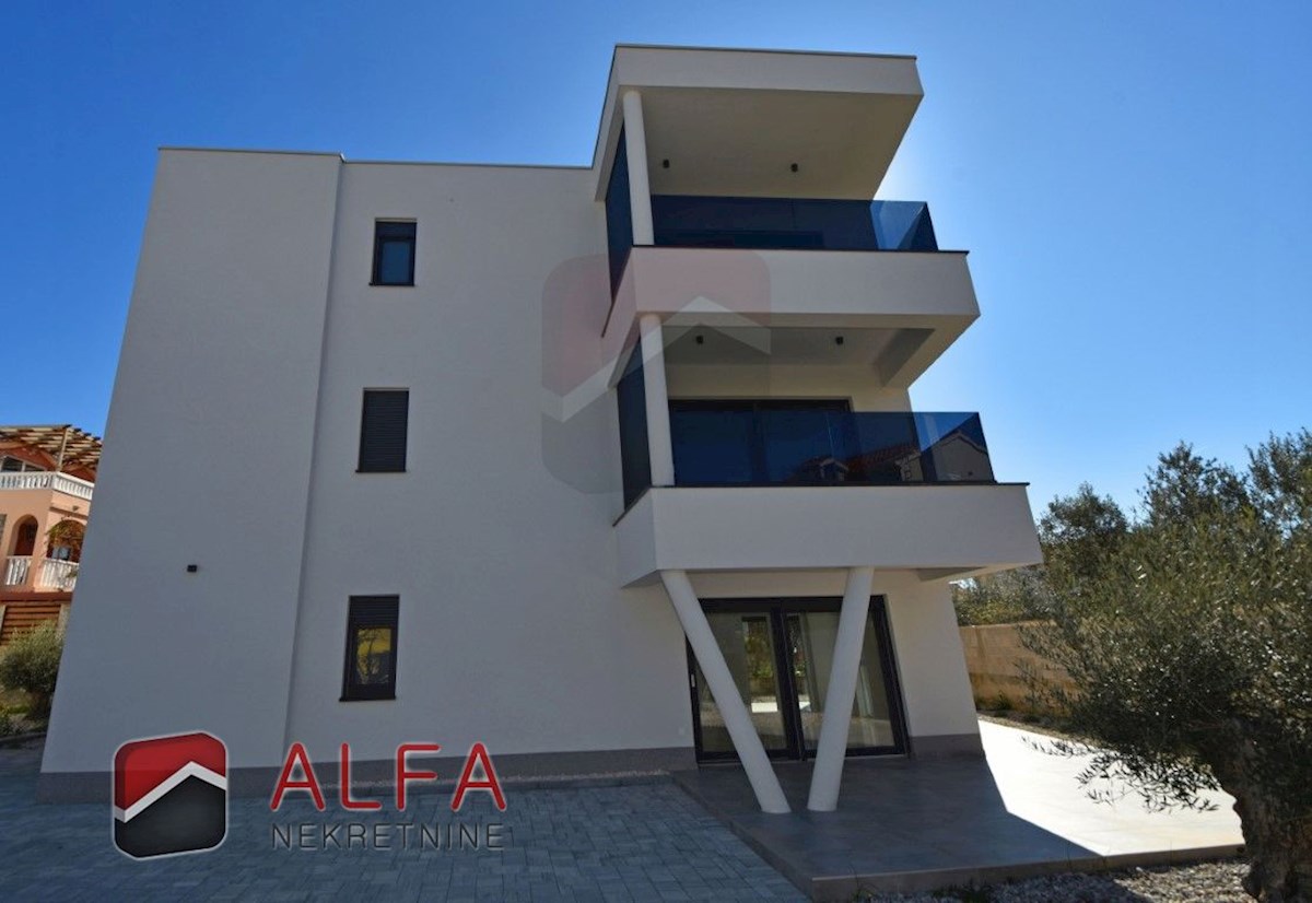 Vodice, prodaje se novi komforan stan, prvi kat, podno grijanje