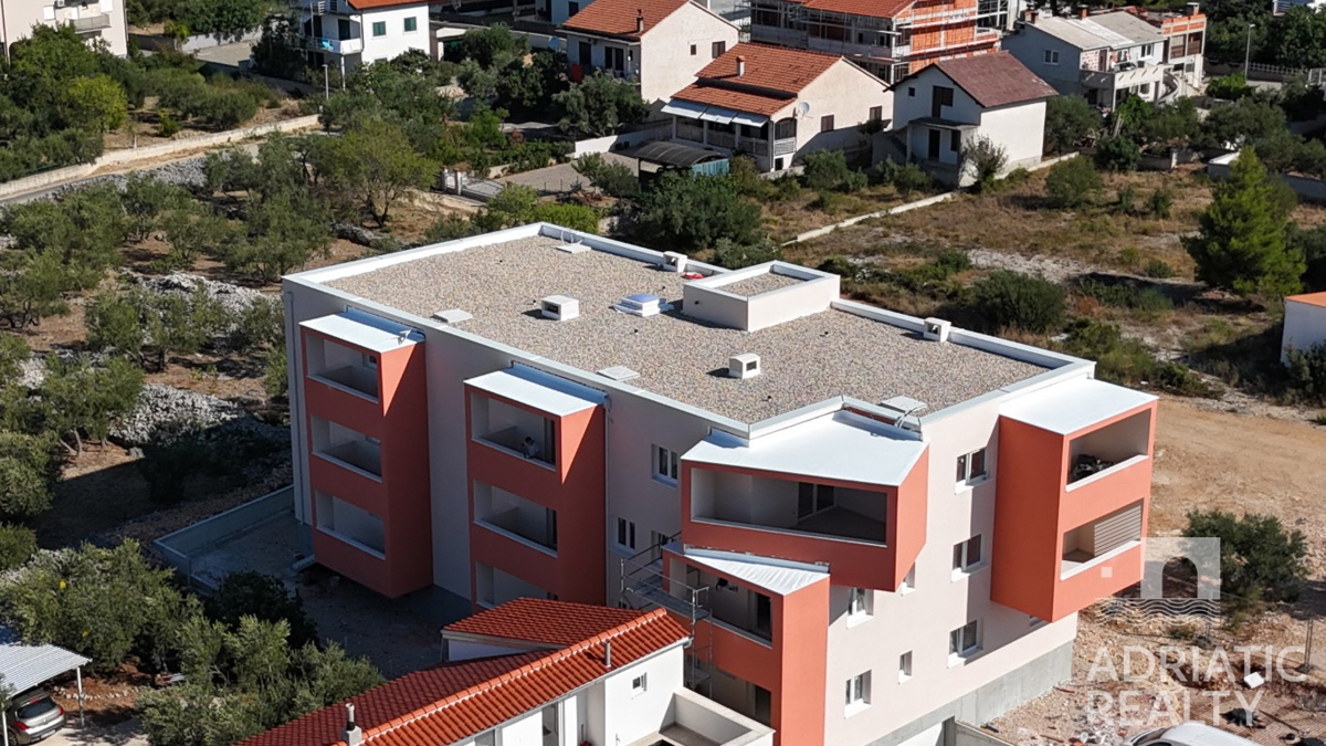 Vodice, prostran dvosoban stan s pogledom na more (111,47 m²)