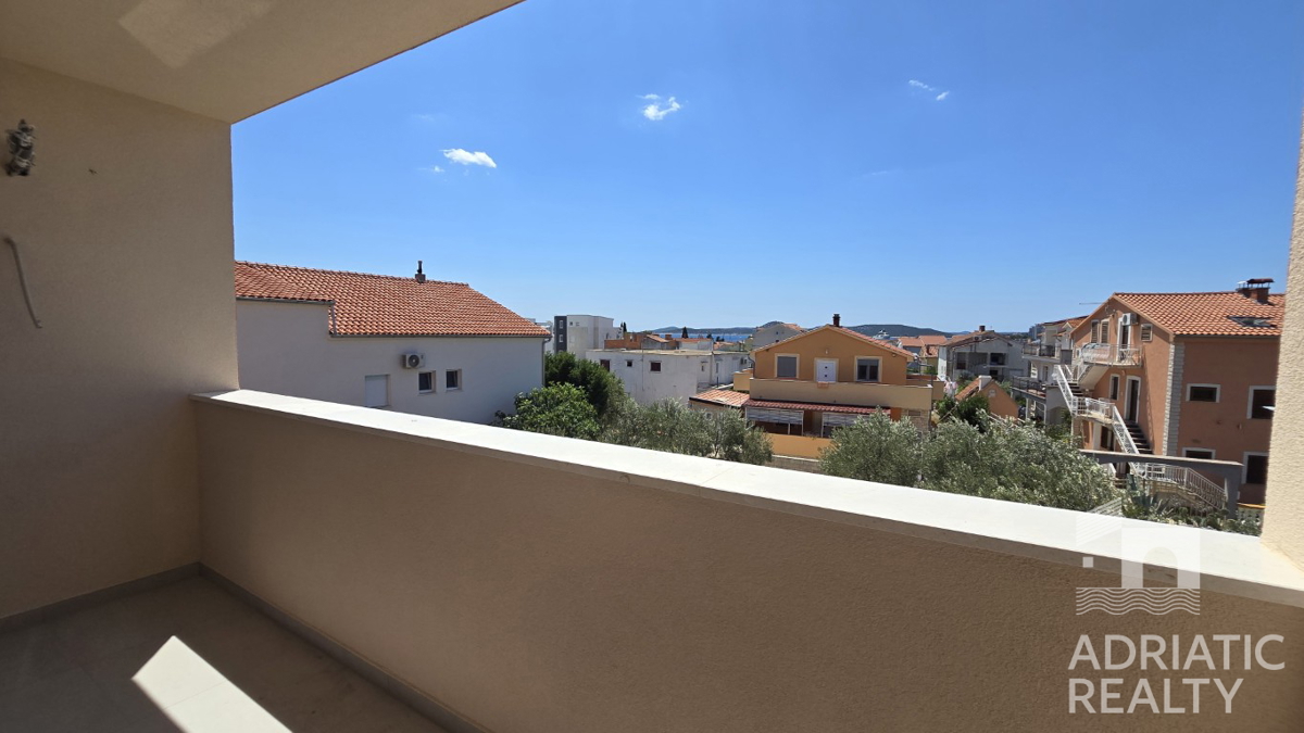 Vodice, novogradnja – dvosoban stan 71,39 m² s loggiom, blizu mora