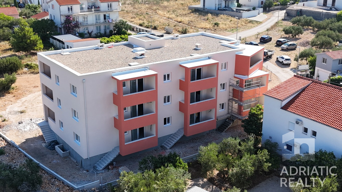 Vodice, novogradnja – 1-sobni stan s vrtom