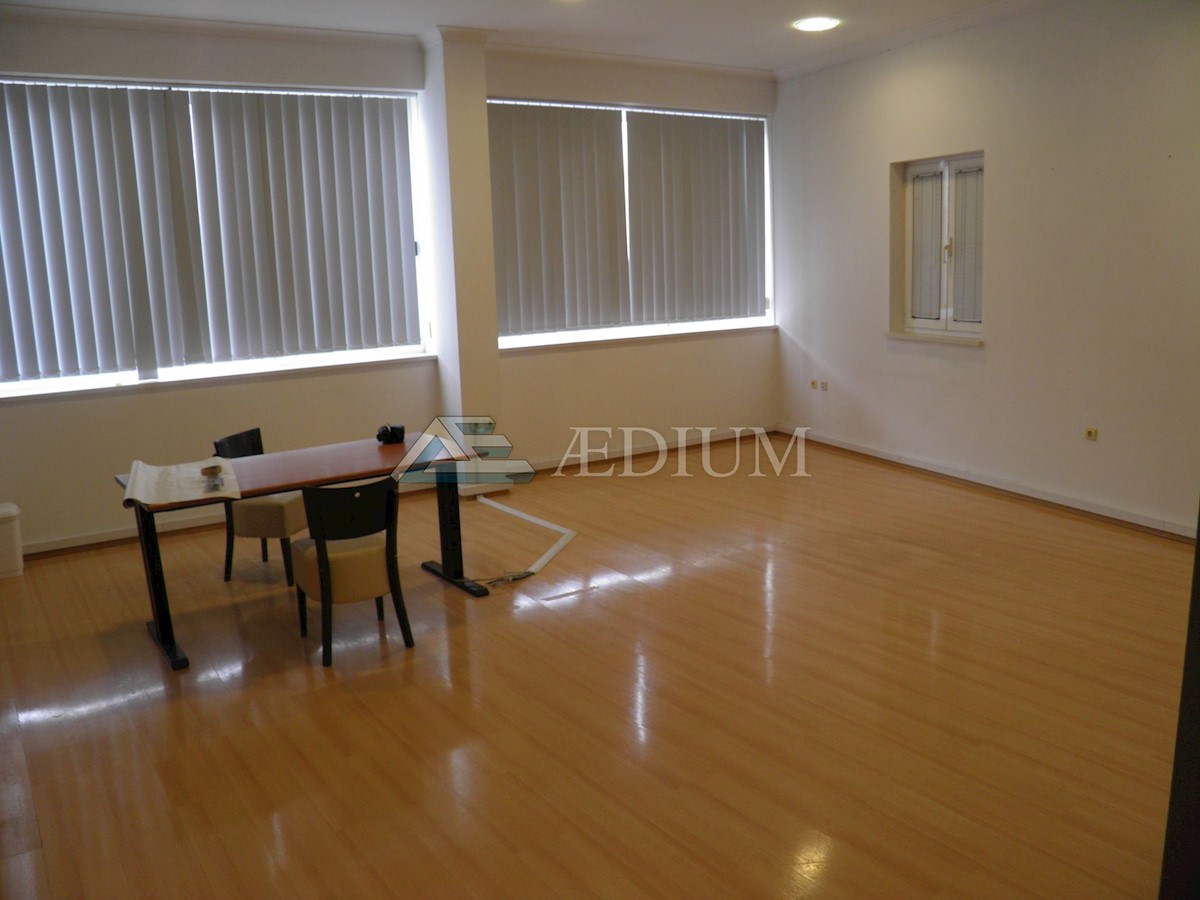 Locale commerciale DUBROVNIK, 930 €