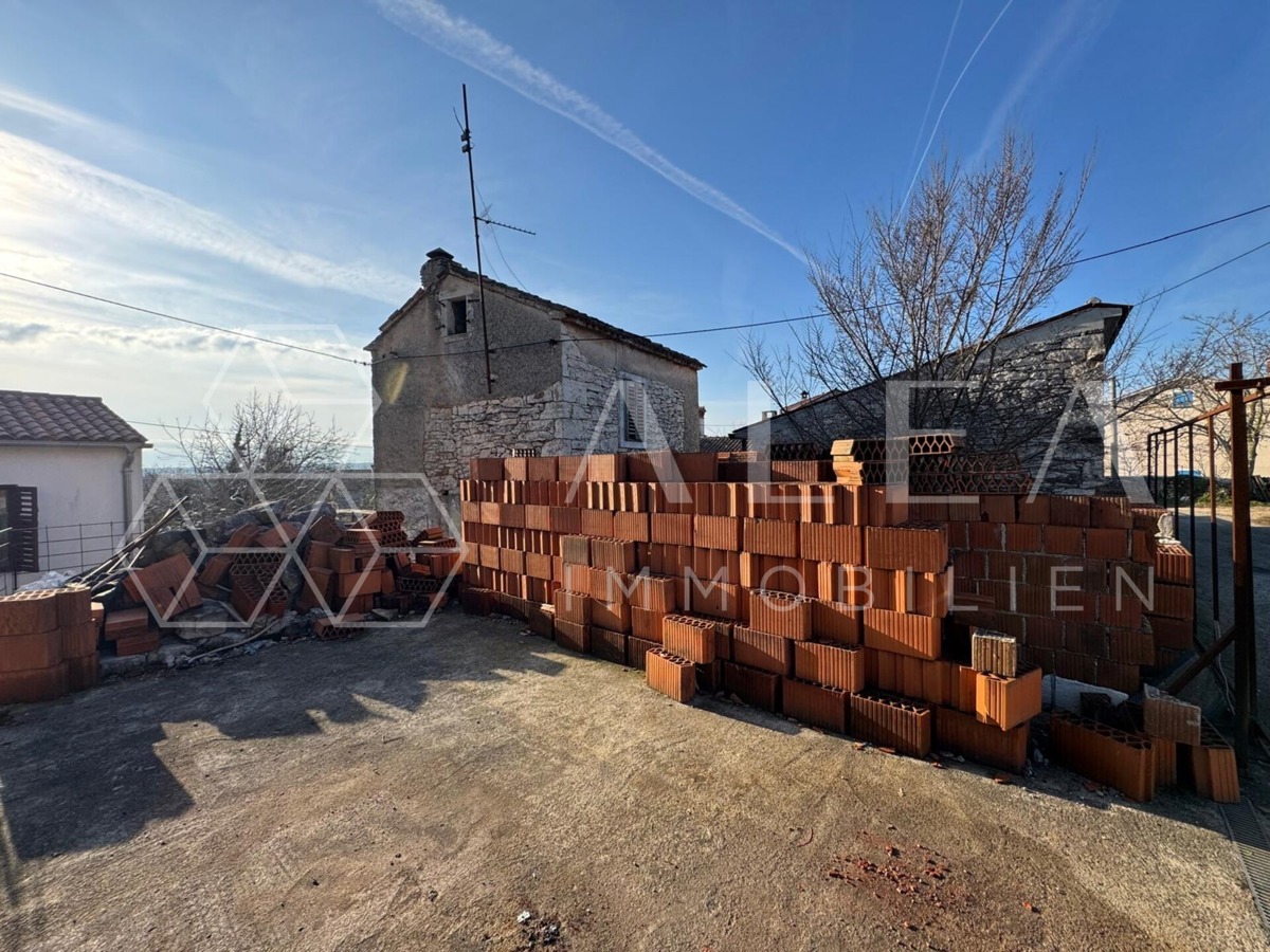 Дом LABIN, 77.000 €