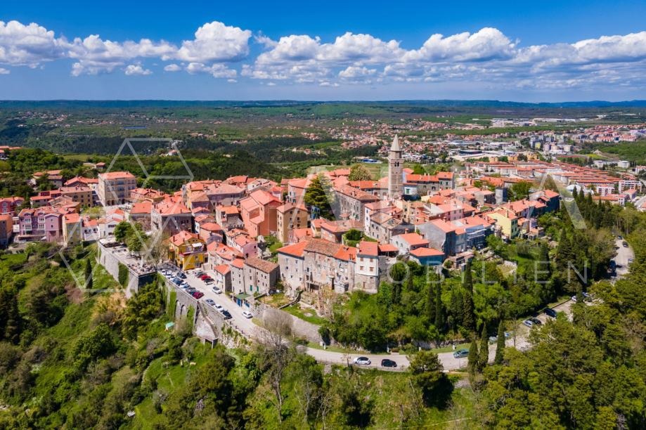Дом LABIN, 600.000 €