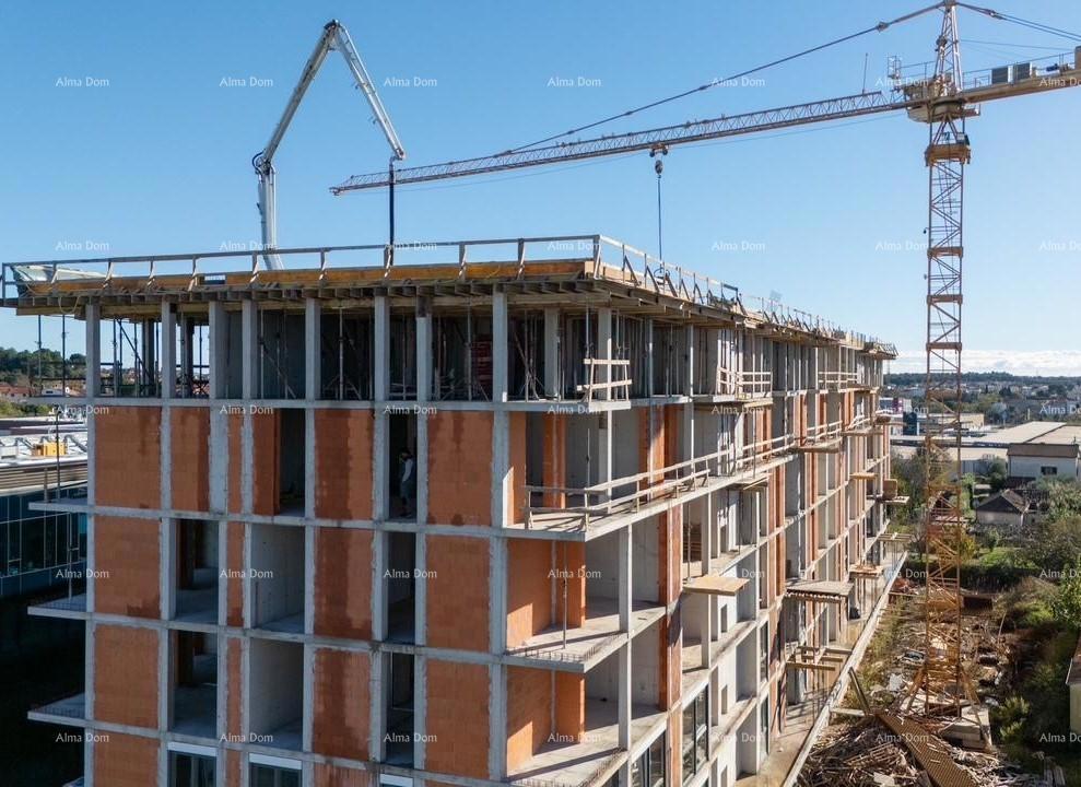 Pula! Multi-family, modern building with an elevator, close to the center. Apartment with a parking space and storage S4.