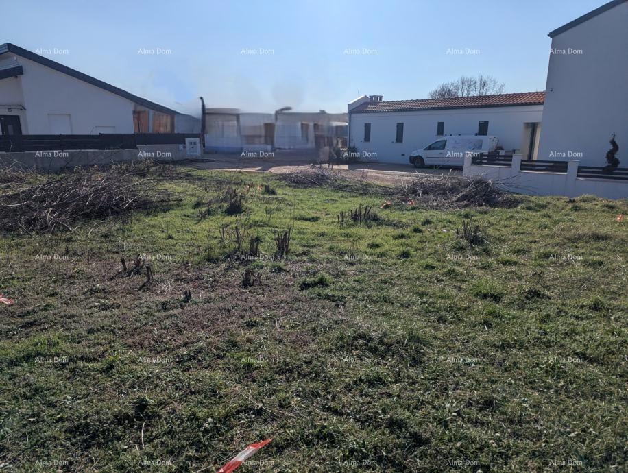 Участок MARČANA, 103.000 €