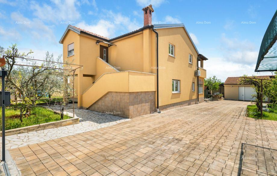 Okolica Poreča – kuća, 300 m2, s dva apartmana i bazenom