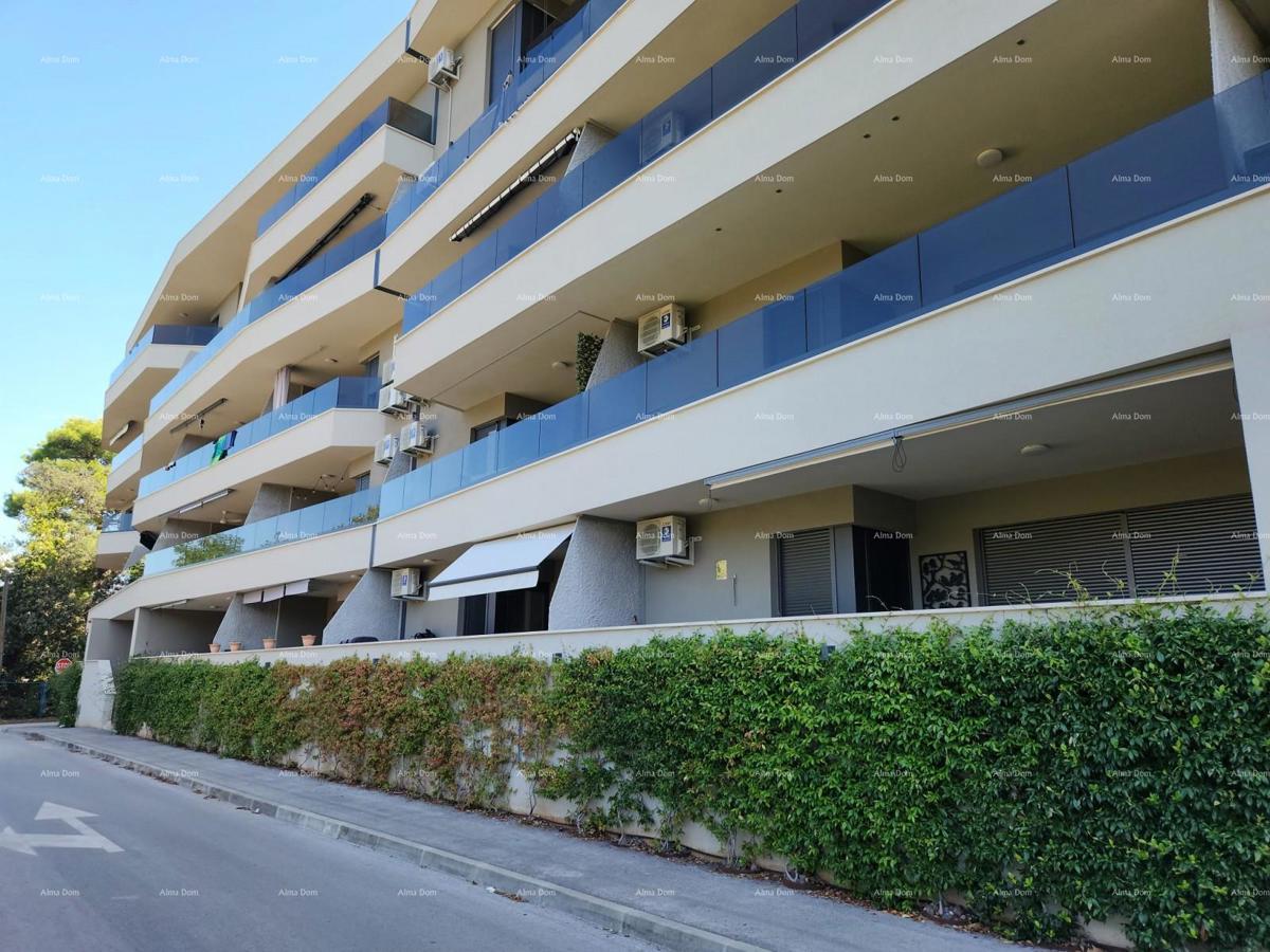 STOJA Modern apartment with a terrace of 80 m², 100 m from the sea in Pula!