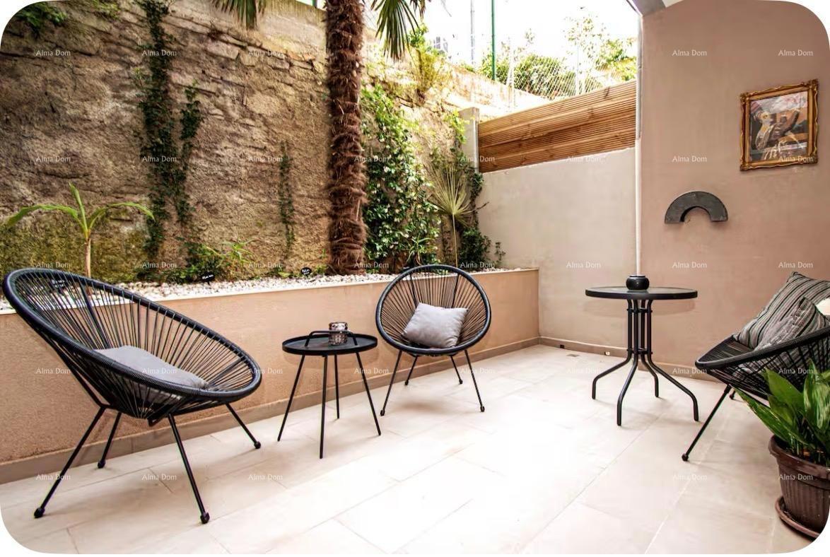 Pula – Center! Beautiful and functionally furnished apartment with a terrace on the ground floor of the building.