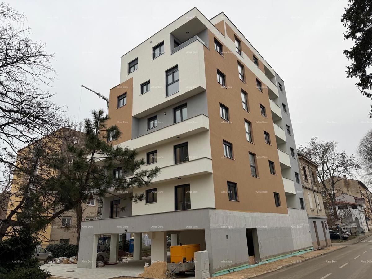 Novogradnja. Blizina gradske tržnice. Prodaja stanova . Pula,