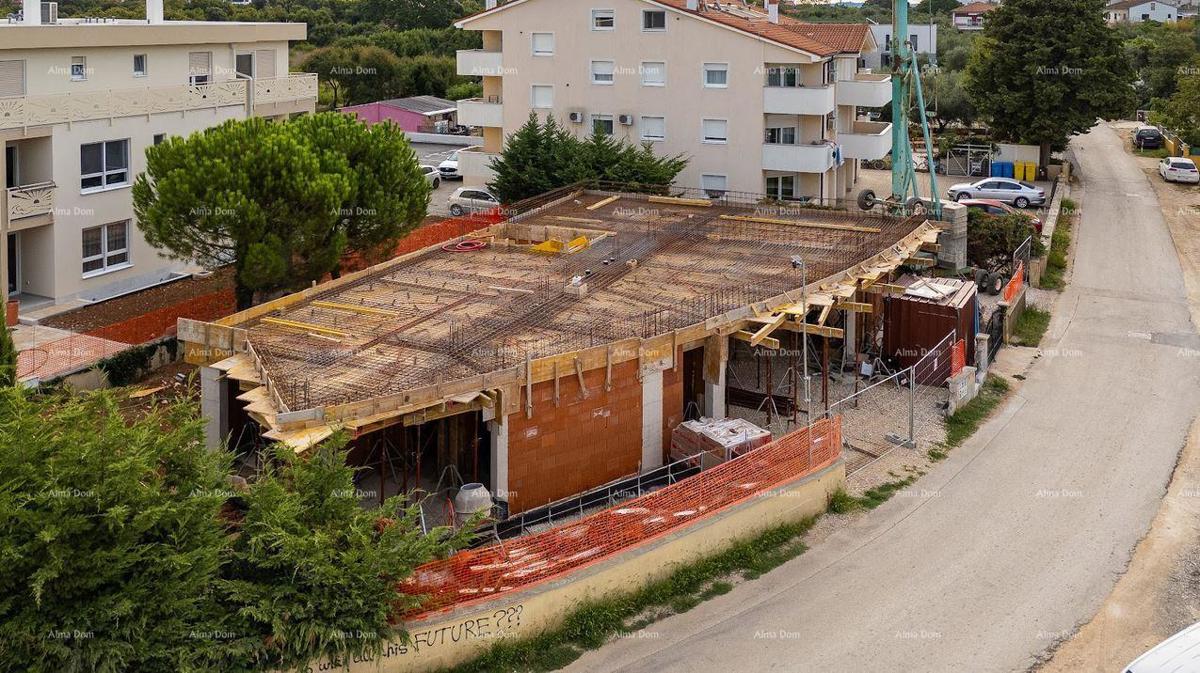 Great offer! Apartment in a new building with two parking spaces, Štinjan!