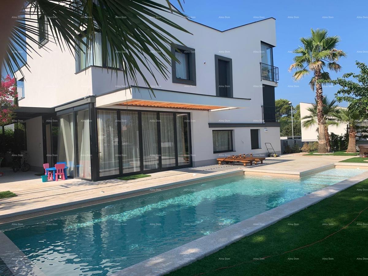 Дом FAŽANA, 2.400.000 €