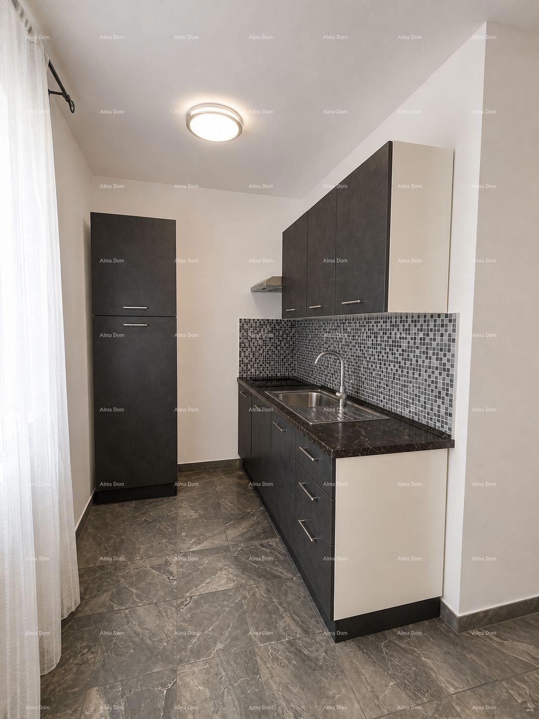 Renovirani stan u centru Pule, 50 m² s podnim grijanjem i modernim dizajnom