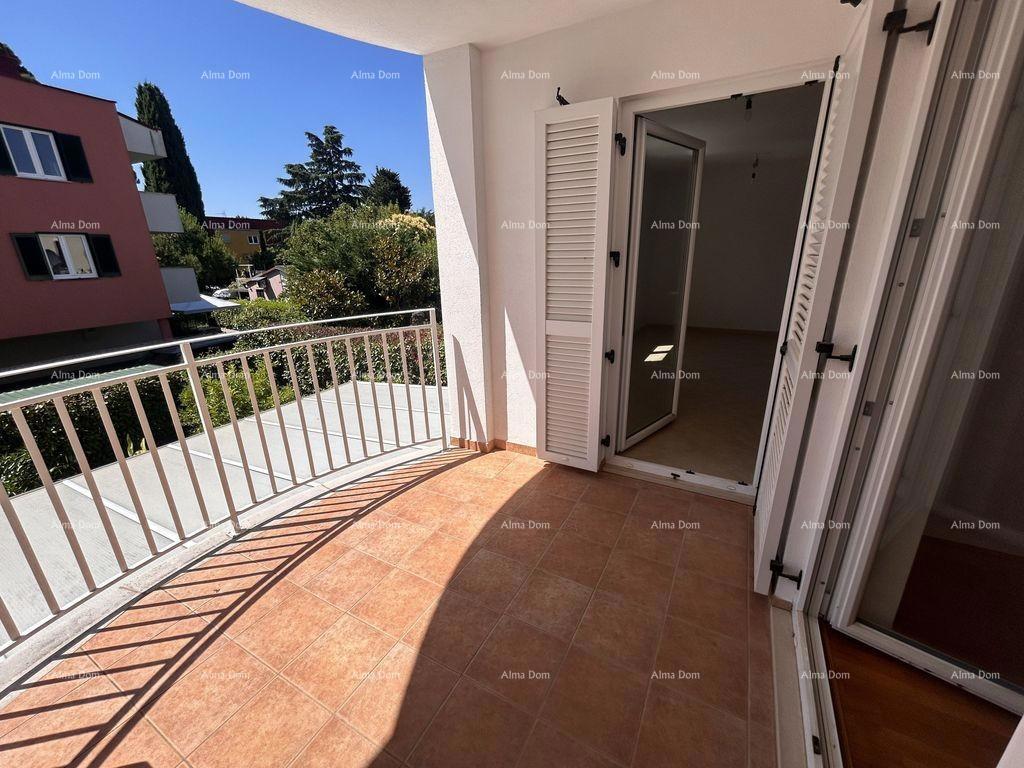 Novigrad – prostran četverosoban stan, 76 m², 200 m od mora i plaže Karpinjan