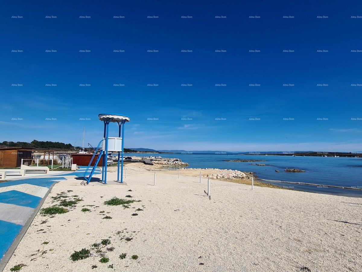Участок LIŽNJAN, 295.000 €